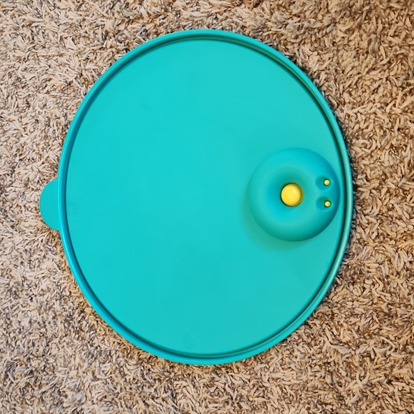 Tupperware CrystalWave Divided Dishes with Lid - Picture 6 of 10